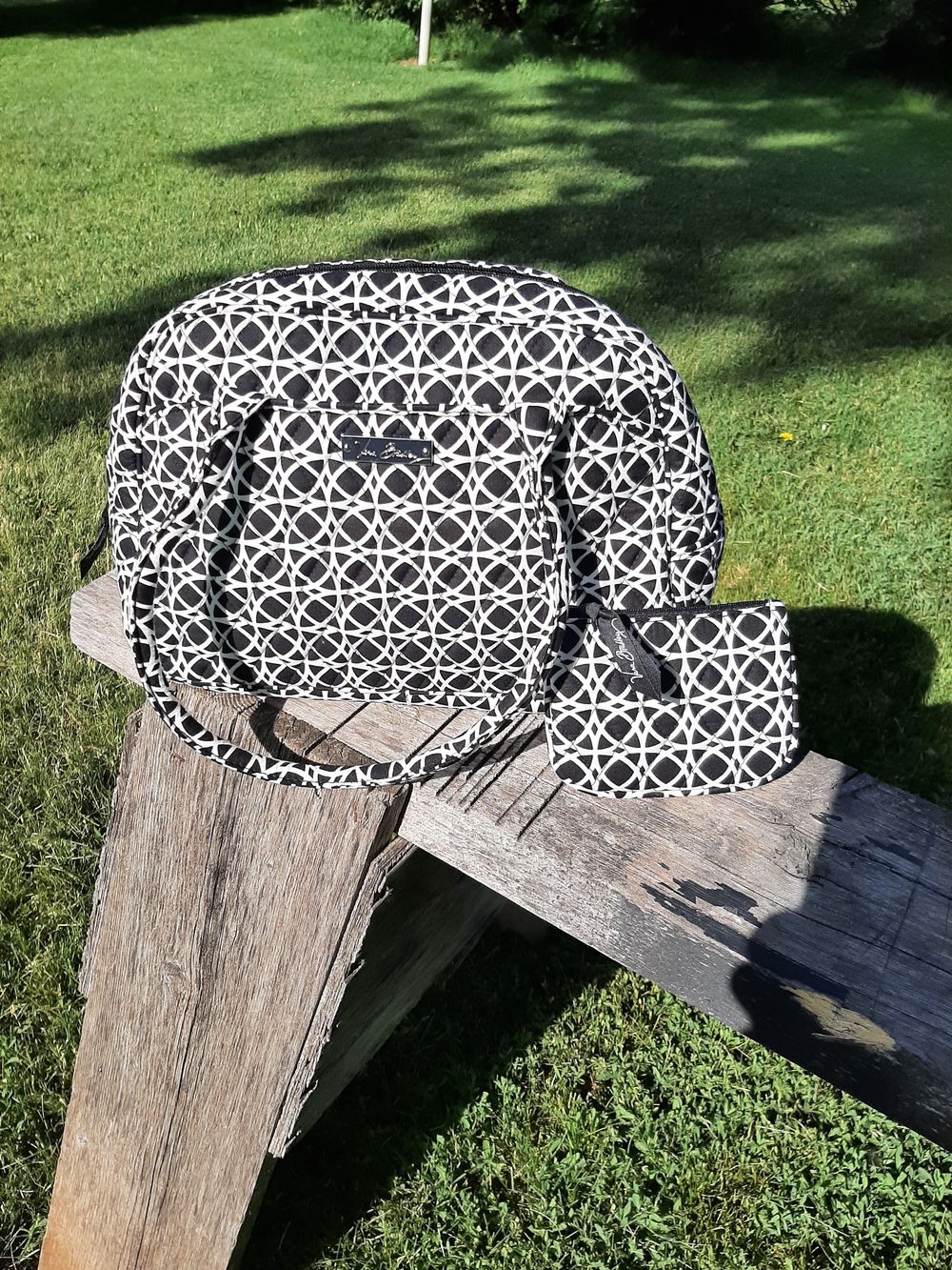 Vera Bradley Black & White Pattern Geo Quilted/Zipper Matching Coin Pouch. NWOT